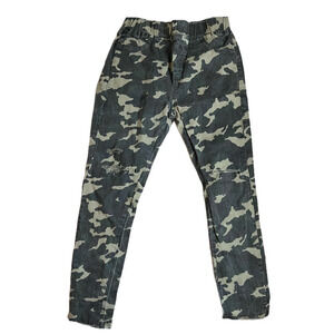 SKINNY DISTRESSED CAMO PANTS WITH ELASTIC WAIST
